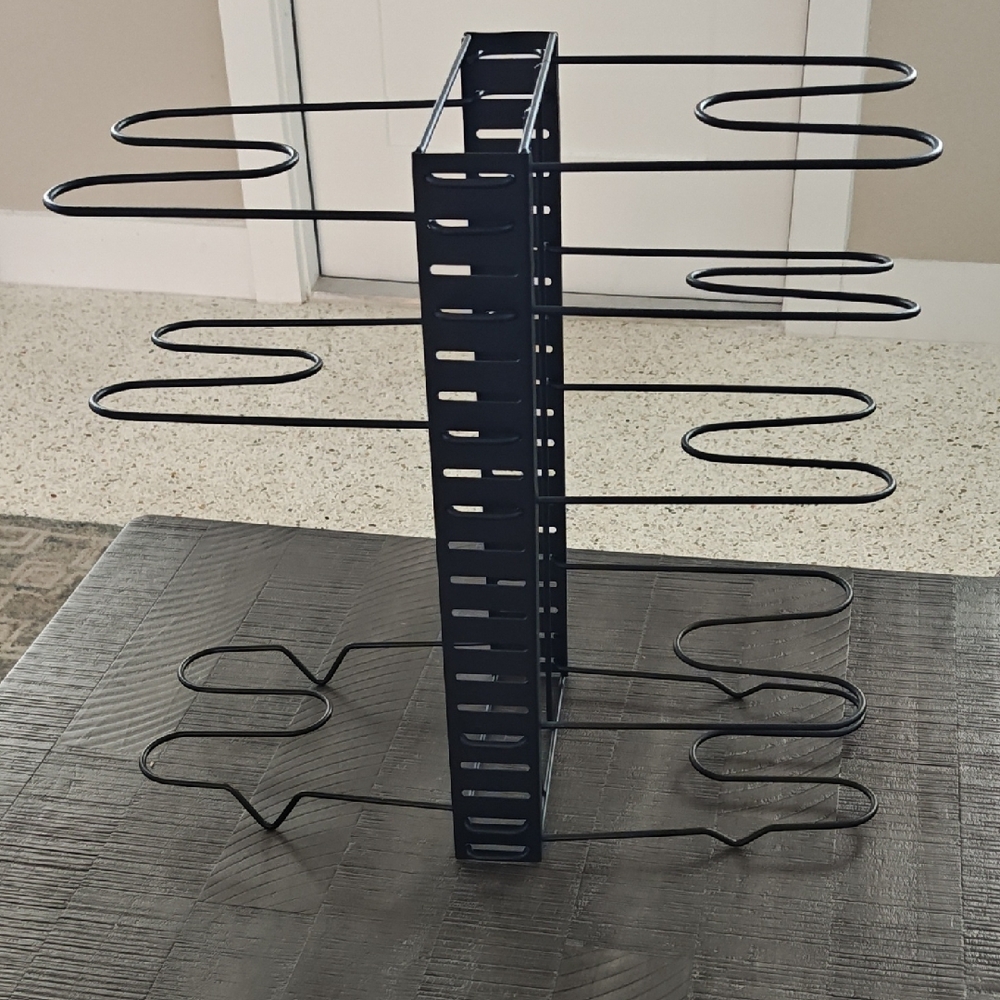 Black Metal Vertical Pan Organizer